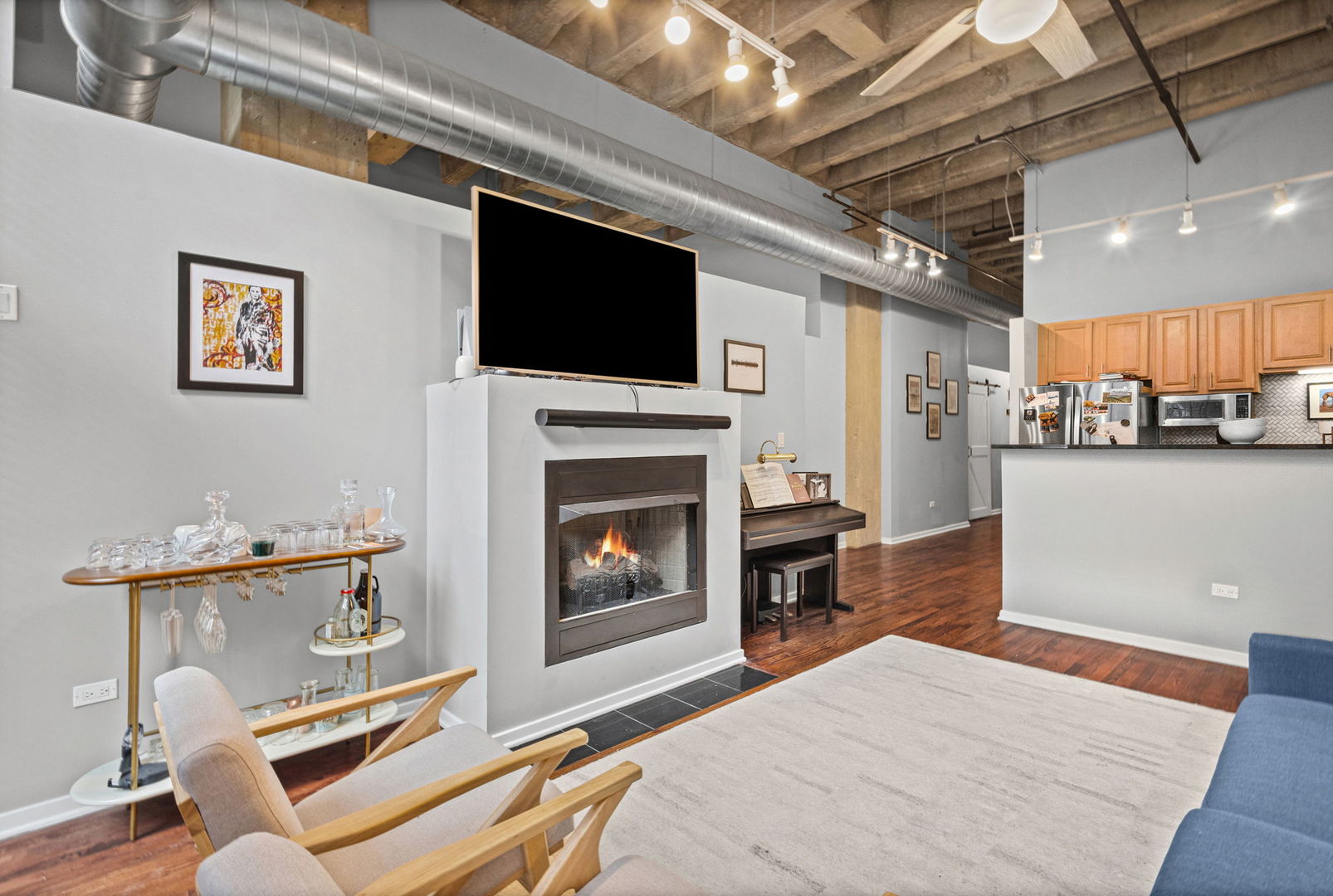 1645 W Ogden Avenue 639