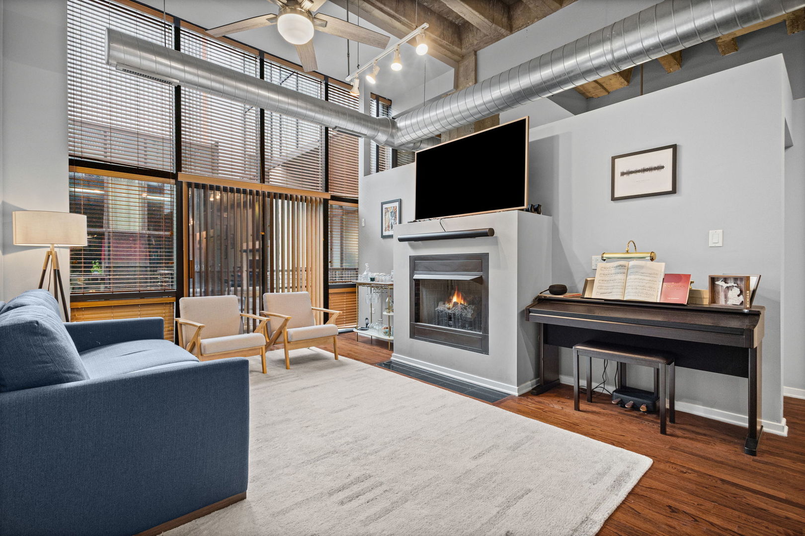 1645 W Ogden Avenue 639