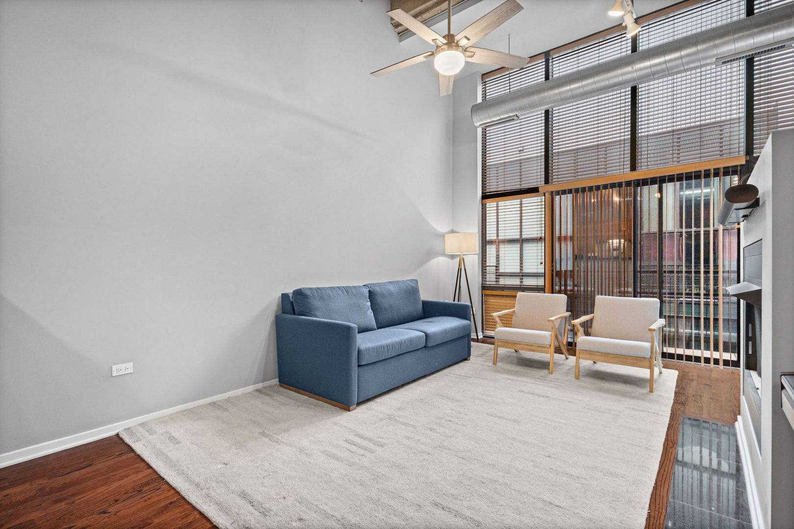 1645 W Ogden Avenue 639