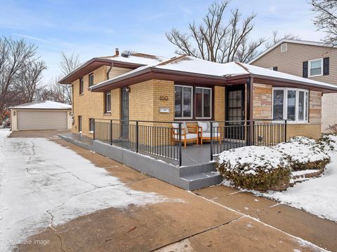 Photo of 850 S Saylor Avenue, Elmhurst, IL 60126 (MLS # 12547941)