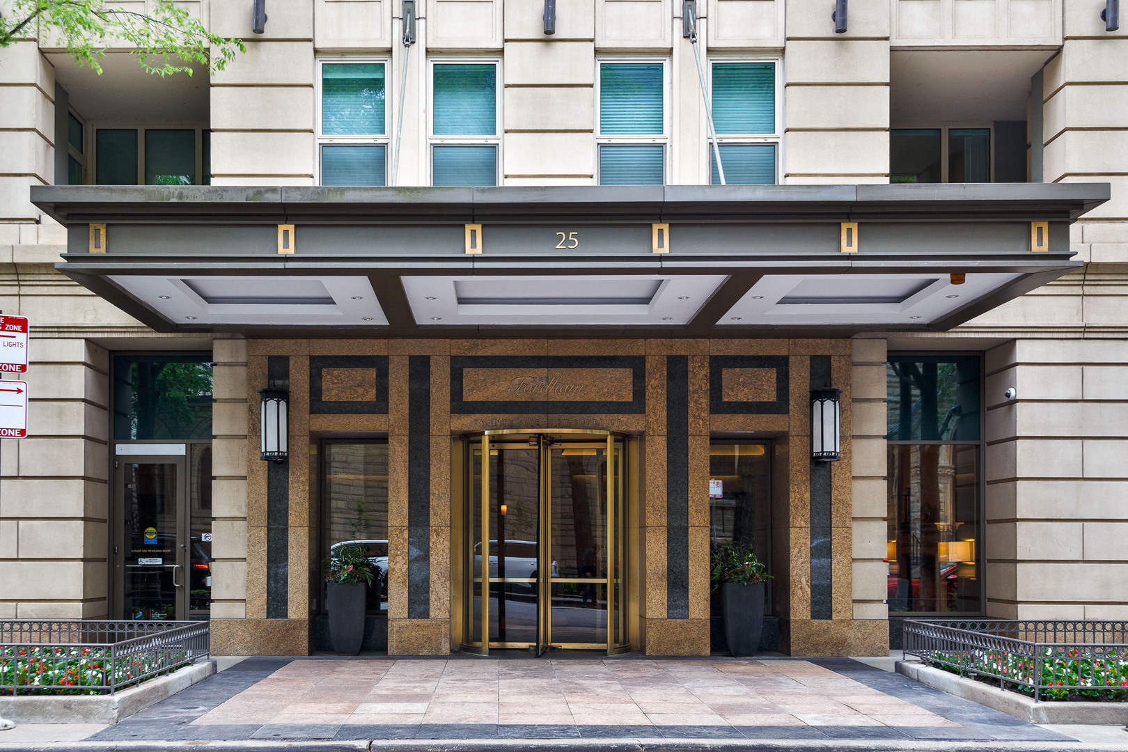 25 E SUPERIOR Street 2805