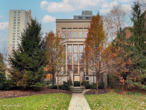 Tiny photo for 3026 N Lake Shore Drive, Chicago, IL 60657 (MLS # 12730104)