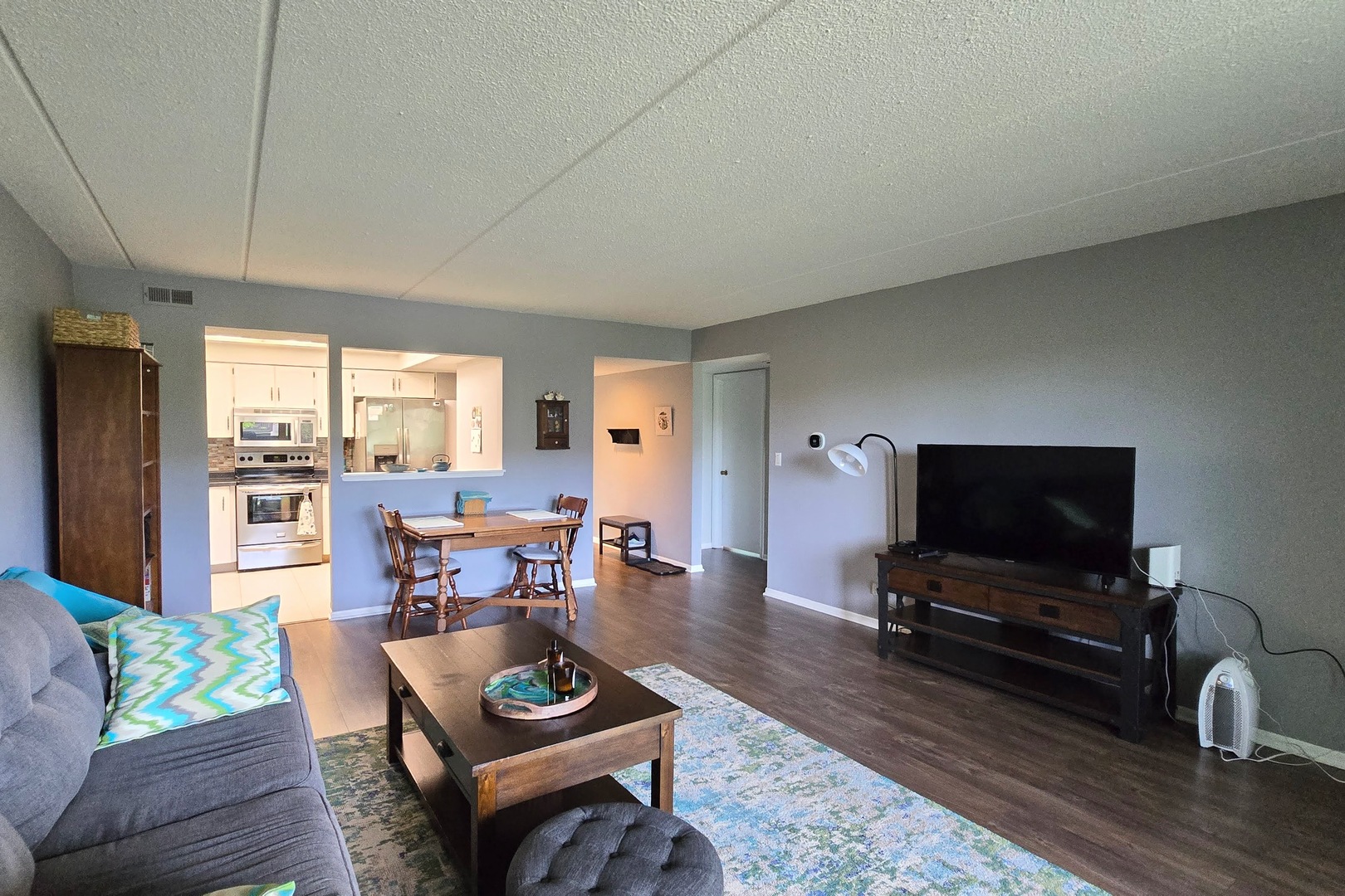 917 Vose Drive 411