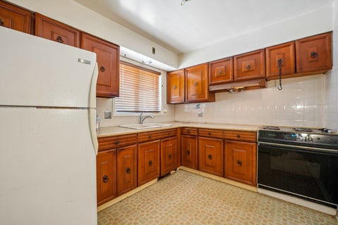 Tiny photo for 6961 N Oakley Avenue #209B, Chicago, IL 60645 (MLS # 12674645)