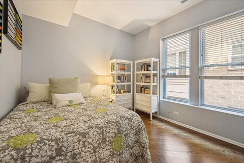Tiny photo for 626 W Buckingham Place #2W, Chicago, IL 60657 (MLS # 12472125)