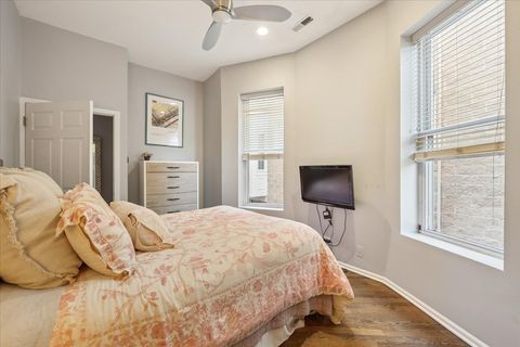 Tiny photo for 626 W Buckingham Place #2W, Chicago, IL 60657 (MLS # 12472125)