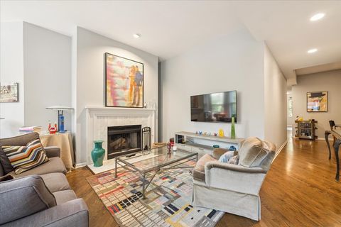 Tiny photo for 626 W Buckingham Place #2W, Chicago, IL 60657 (MLS # 12472125)