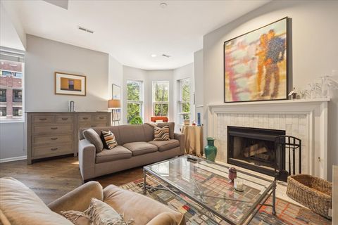 Tiny photo for 626 W Buckingham Place #2W, Chicago, IL 60657 (MLS # 12472125)