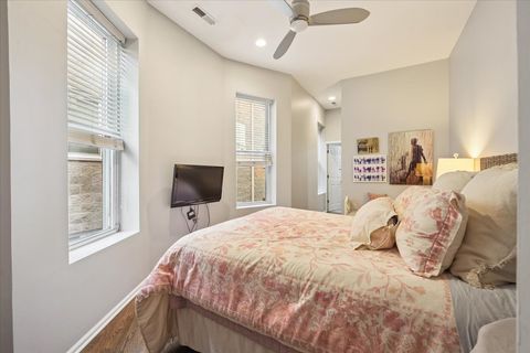 Tiny photo for 626 W Buckingham Place #2W, Chicago, IL 60657 (MLS # 12472125)
