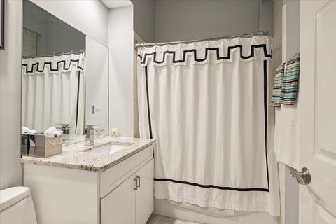 Tiny photo for 626 W Buckingham Place #2W, Chicago, IL 60657 (MLS # 12472125)
