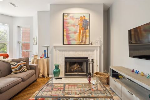Tiny photo for 626 W Buckingham Place #2W, Chicago, IL 60657 (MLS # 12472125)