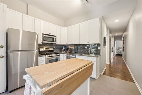 Tiny photo for 626 W Buckingham Place #2W, Chicago, IL 60657 (MLS # 12472125)