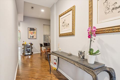 Tiny photo for 626 W Buckingham Place #2W, Chicago, IL 60657 (MLS # 12472125)
