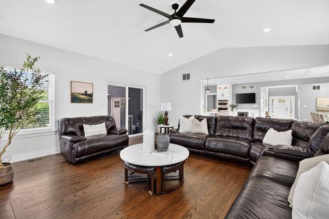 Tiny photo for 2121 Westover Road, North Aurora, IL 60542 (MLS # 12682341)