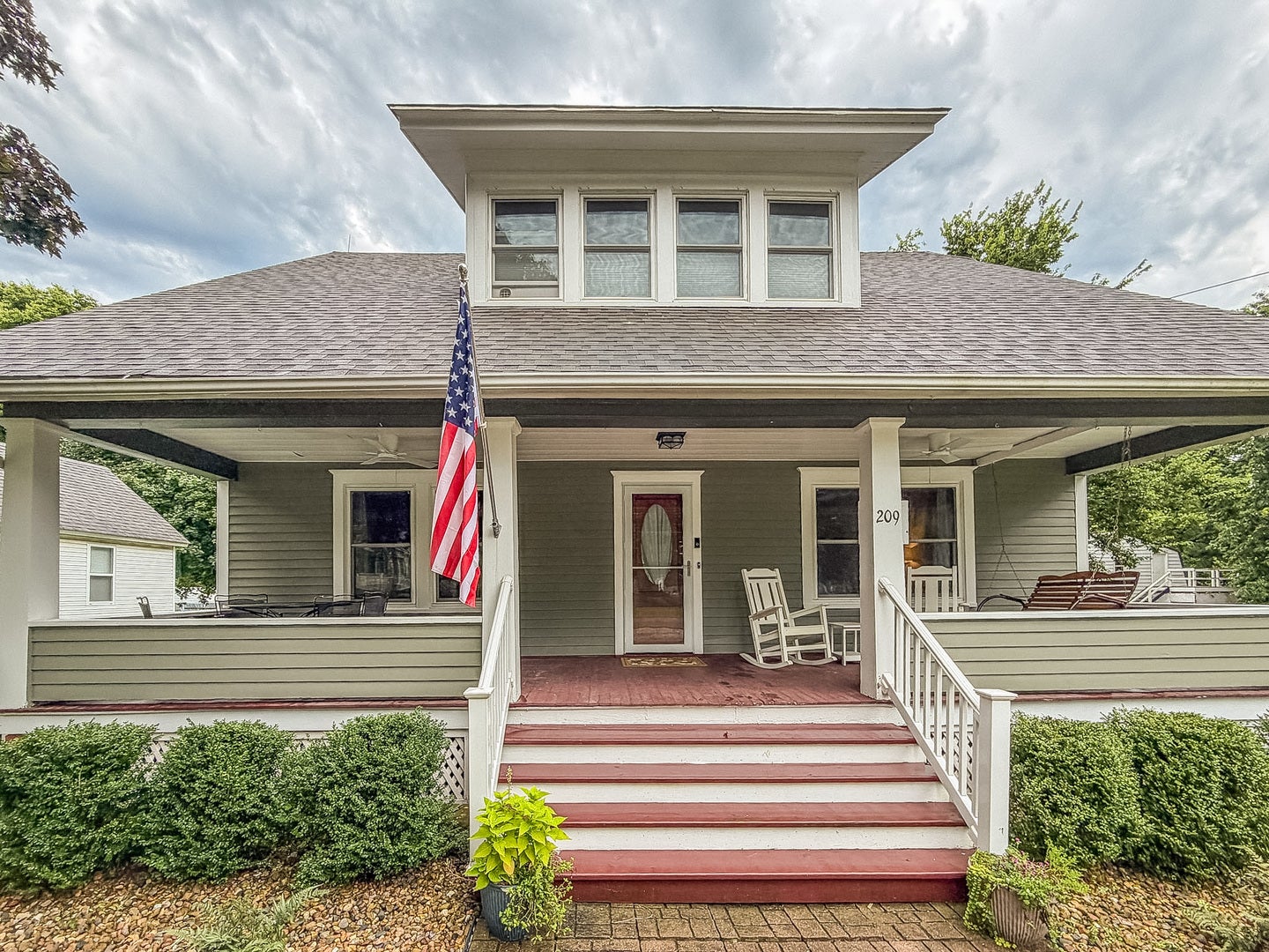 209 W Sangamon Street