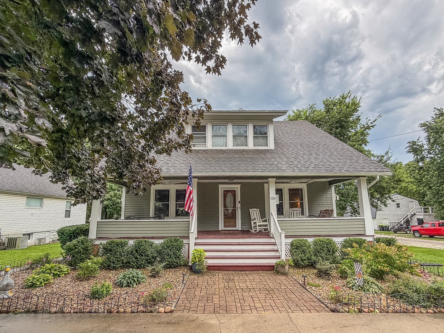 209 W Sangamon Street