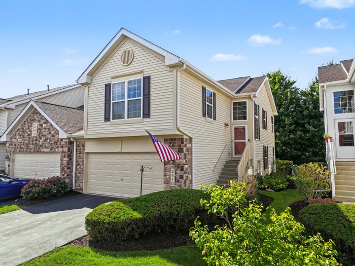Photo 1 of 33 — 2410 Georgetown Circle, Aurora, IL 60503