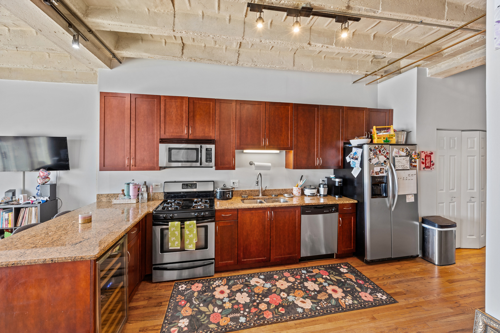 809 E 40th Street 4-3