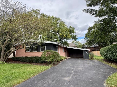 Tiny photo for 1702 W Oakton Street, Arlington Heights, IL 60004 (MLS # 12740834)