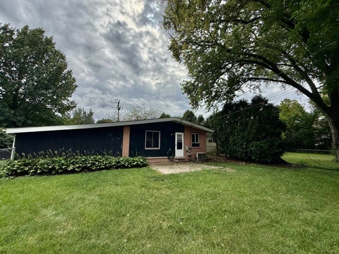 Tiny photo for 1702 W Oakton Street, Arlington Heights, IL 60004 (MLS # 12740834)