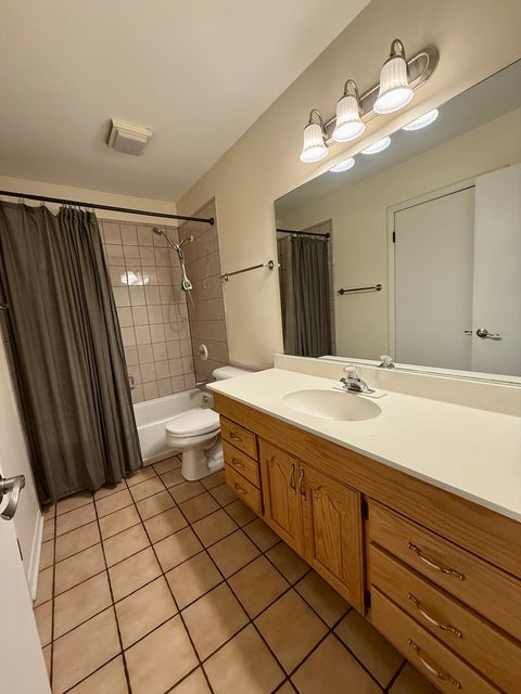 Tiny photo for 1702 W Oakton Street, Arlington Heights, IL 60004 (MLS # 12740834)