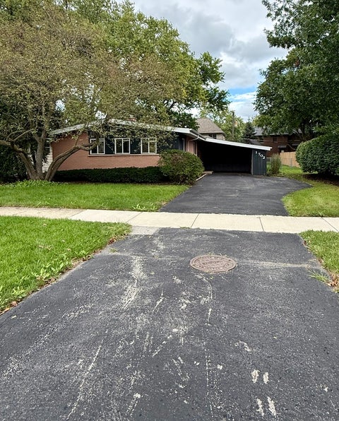 Photo of 1702 W Oakton Street, Arlington Heights, IL 60004 (MLS # 12740834)