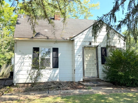 Photo of 707 N Oakland Avenue, Carbondale, IL 62901 (MLS # 12743072)