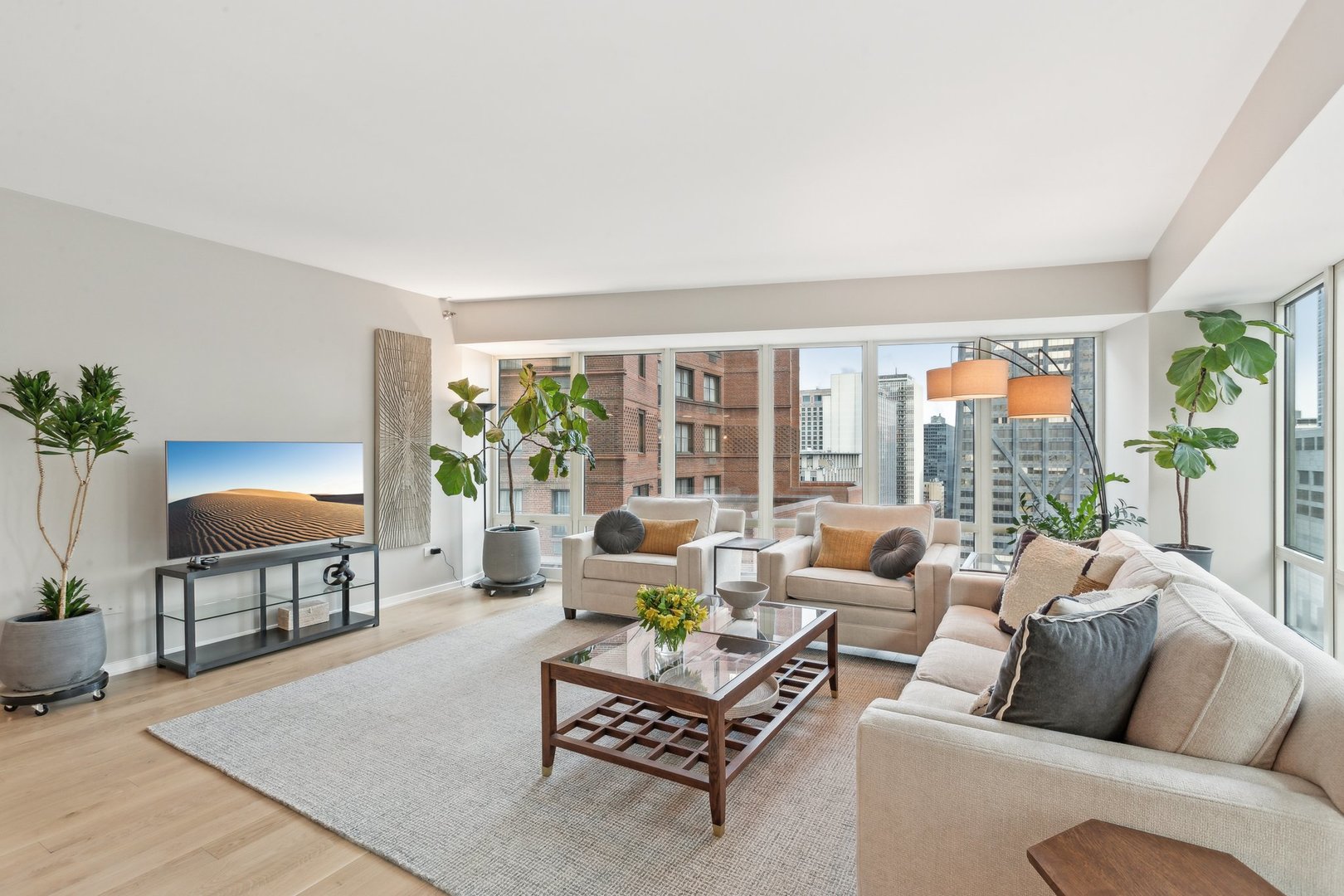 57 E Delaware Place 1602