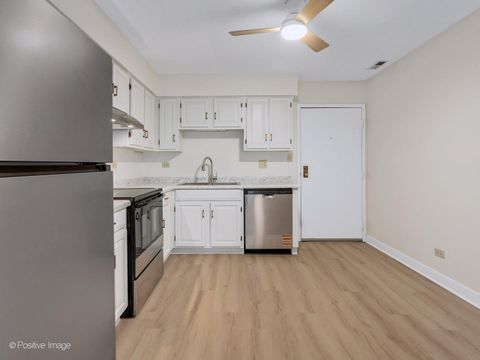 Tiny photo for 508 Taylor Avenue #A, Glen Ellyn, IL 60137 (MLS # 12520204)