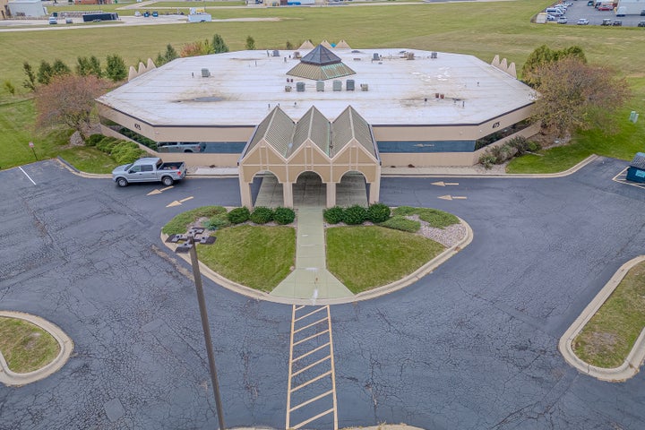Photo 1 of 28 — 475 Brown Boulevard, Bourbonnais, IL 60914