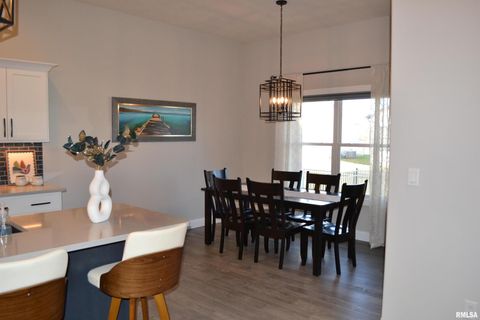 Tiny photo for 4605 BELLEVUE Drive, Springfield, IL 62711 (MLS # QC4269839)