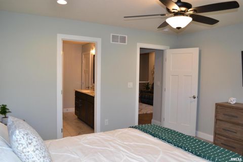 Tiny photo for 4605 BELLEVUE Drive, Springfield, IL 62711 (MLS # QC4269839)