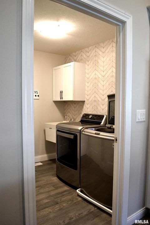 Tiny photo for 4605 BELLEVUE Drive, Springfield, IL 62711 (MLS # QC4269839)