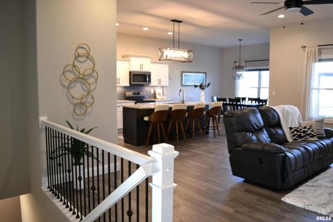 Tiny photo for 4605 BELLEVUE Drive, Springfield, IL 62711 (MLS # QC4269839)