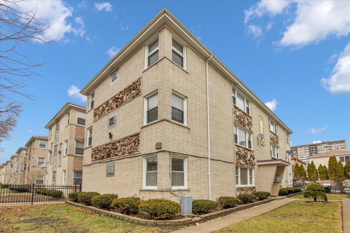 8634 W Summerdale Avenue 1S