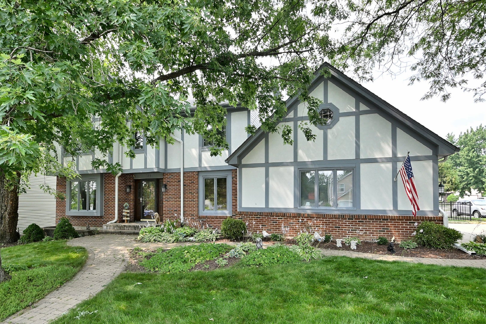 27W168 Chartwell Drive
