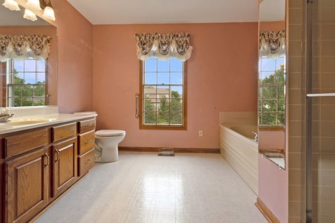 Tiny photo for Lindenhurst, IL 60046 (MLS # 12702559)