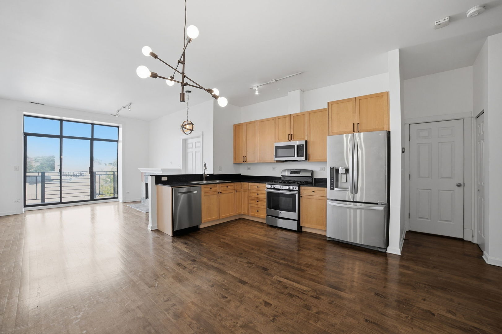 4050 N Lincoln Avenue 304