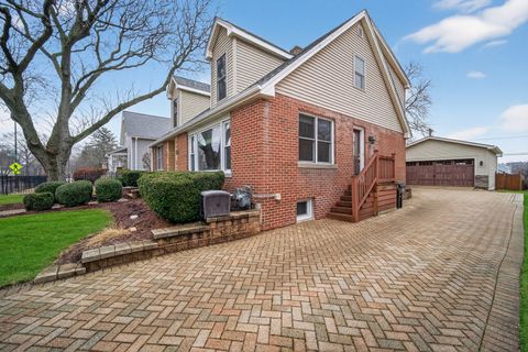 Tiny photo for 610 W Jefferson Avenue, Naperville, IL 60540 (MLS # 12586769)