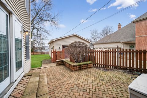 Tiny photo for 610 W Jefferson Avenue, Naperville, IL 60540 (MLS # 12586769)
