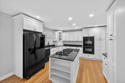 Tiny photo for 610 W Jefferson Avenue, Naperville, IL 60540 (MLS # 12586769)