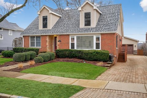 Tiny photo for 610 W Jefferson Avenue, Naperville, IL 60540 (MLS # 12586769)