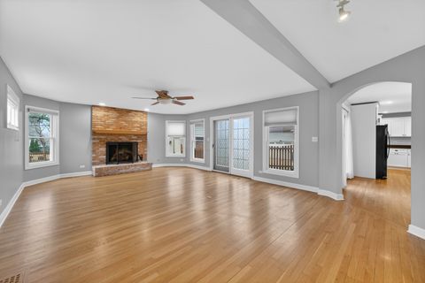 Tiny photo for 610 W Jefferson Avenue, Naperville, IL 60540 (MLS # 12586769)