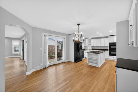 Tiny photo for 610 W Jefferson Avenue, Naperville, IL 60540 (MLS # 12586769)