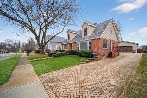 Tiny photo for 610 W Jefferson Avenue, Naperville, IL 60540 (MLS # 12586769)