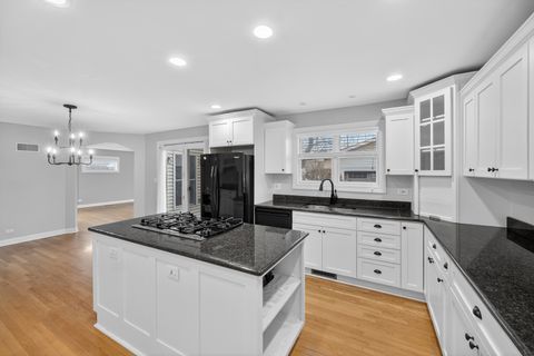 Tiny photo for 610 W Jefferson Avenue, Naperville, IL 60540 (MLS # 12586769)