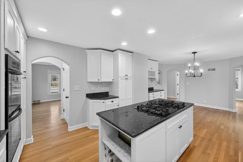 Tiny photo for 610 W Jefferson Avenue, Naperville, IL 60540 (MLS # 12586769)