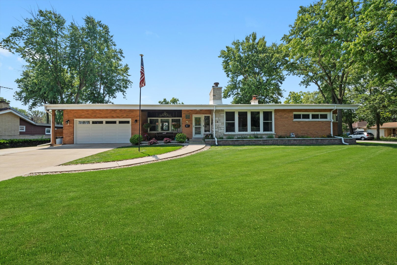 404 Oakwood Drive