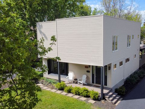 426 E Sunnyside Avenue Libertyville IL 60048