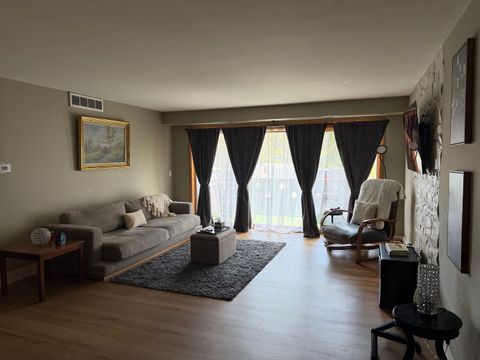 Tiny photo for 129 S Spruce Avenue #104, Wood Dale, IL 60191 (MLS # 12702940)